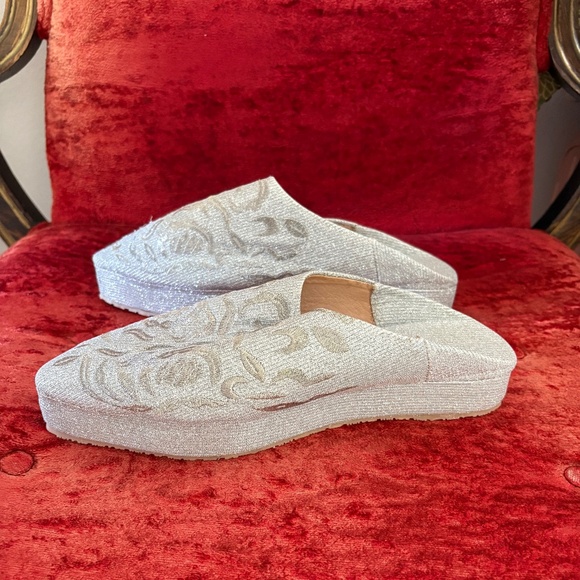 Modern Maroc Moroccan babouche Silk Embroidered silver Slippers w Platform - Picture 2 of 5